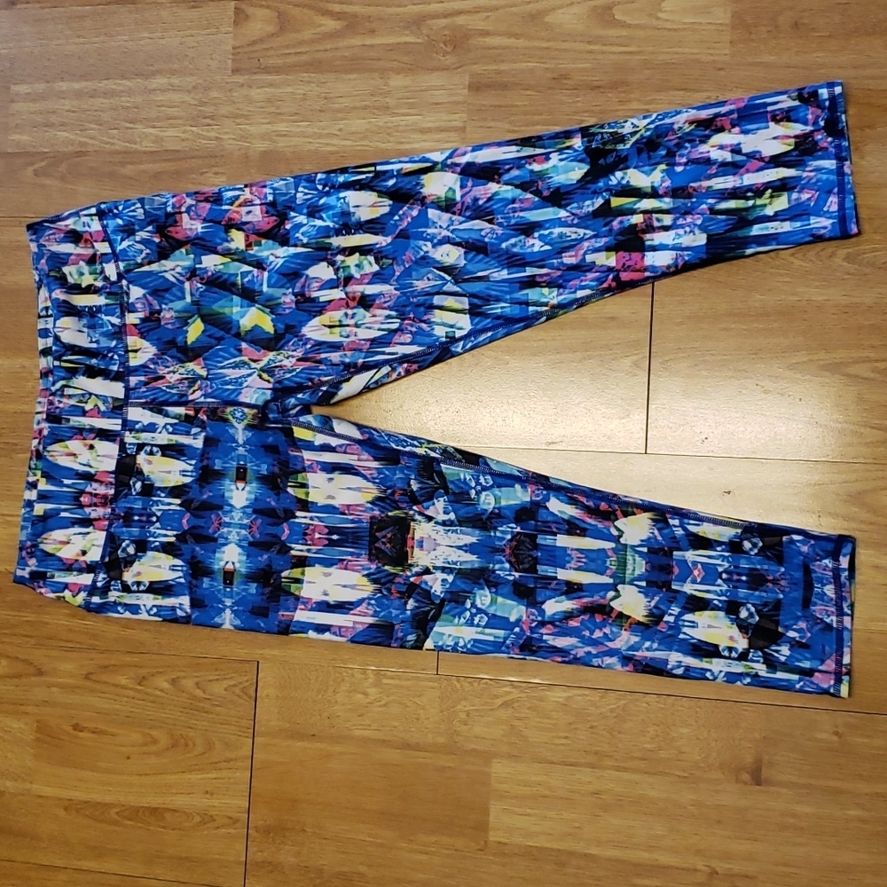 Fabletics wild pattern cropped legging size medium - image 1